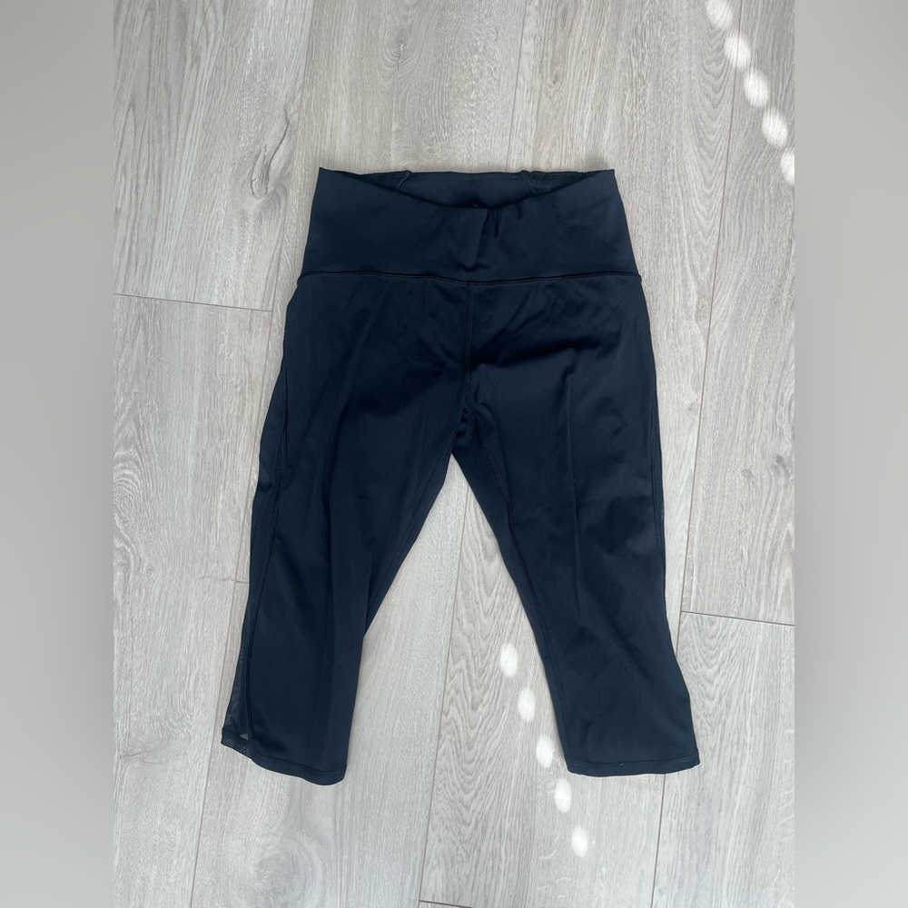 Lululemon Crop Capri leggings! Size 10!